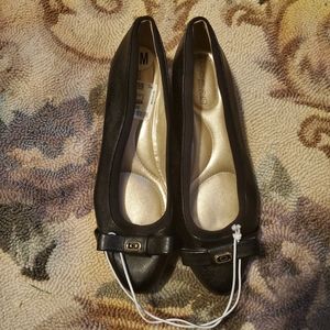 Bandolino Flats